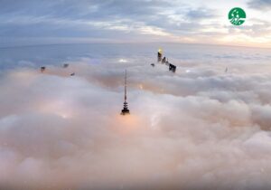 عکس | مناظری دیدنی از مه غلیظ در آسمان کویت