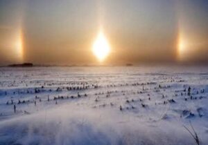 ببینید | ظهور پدیده نادر ستون خورشیدی در آسمان اتریش