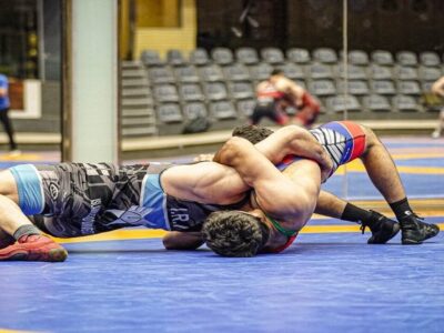 ببینید | درگیری لفظی دو گشتی‌گیر در پایان و پرتاب بطری