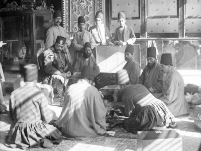 خاطرات ناصرالدینشاه: جواهراتی که دیشب از خزانه حضرت علی(ع) درآمده بود، دیدم