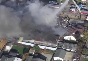 ببینید | شکار لحظه انفجار گاز در یک ساختمان آپارتمانی در کالیفرنیا