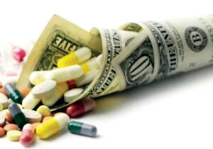 خرید ۶۰۰ میلیون دلار دارو و مشکل در انتقال ارز / حضور ۱۷۵۰۰۰ پزشک در کشور