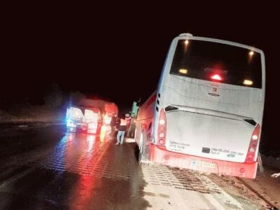 نجات بهموقع مسافران اتوبوس در محور لردگان–خوزستان