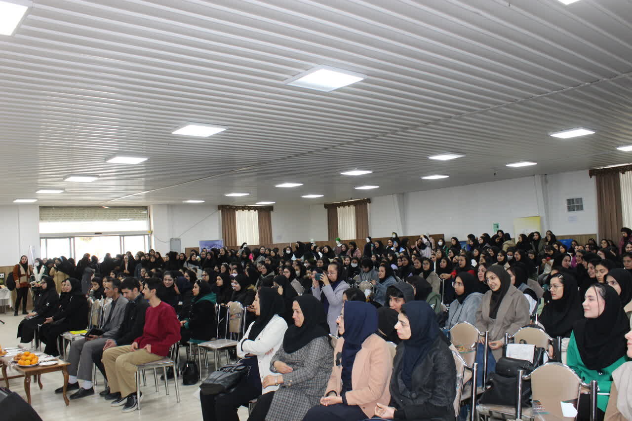 نشست تخصصی فصلی بسیج اساتید استان سمنان با محور جهاد علمی و تبیین برگزار شد نشست تخصصی فصلی بسیج اساتید استان سمنان با محور جهاد علمی و تبیین برگزار شد