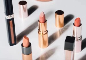 سازمان غذا و دارو هشدار داد/ دردسر بلع ناخواسته رژلب