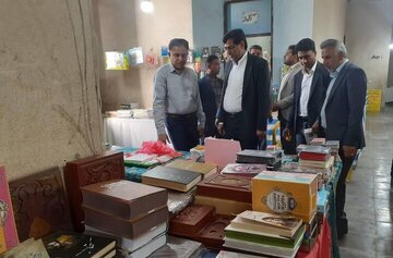 نمایشگاه کتاب در رودان افتتاح شد