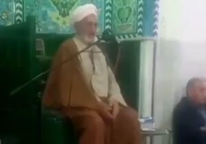 ببینید | لحظه سکته قلبی امام جماعت نصرآباد تفت بر بالای منبر