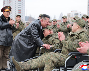 نظامیان کره شمالی برای پوتین روی مین می‌روند / کیم از فداکاری‌های نظامیانش در جنگ اوکراین قدردانی کرد