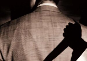 شوهرکشی هولناک در اشتهارد/ اذیت میکرد، وقتی خواب بود با تیشه او را کشتم!