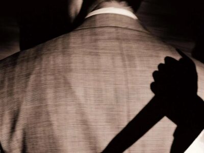 شوهرکشی هولناک در اشتهارد/ اذیت میکرد، وقتی خواب بود با تیشه او را کشتم!