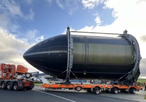 موشک «هیپوی گرسنه» با ارتفاع ۴۳ متر آماده پرتاب میشود