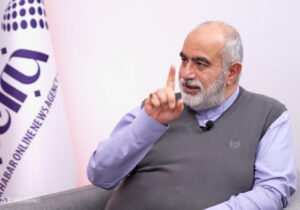 حسام الدین آشنا: اگر خط سفید به خبرنگار ها محدود میماند مشکلی نبود/ مانند ارز ترجیحی که گفتم سر و کله فساد پیدا میشود