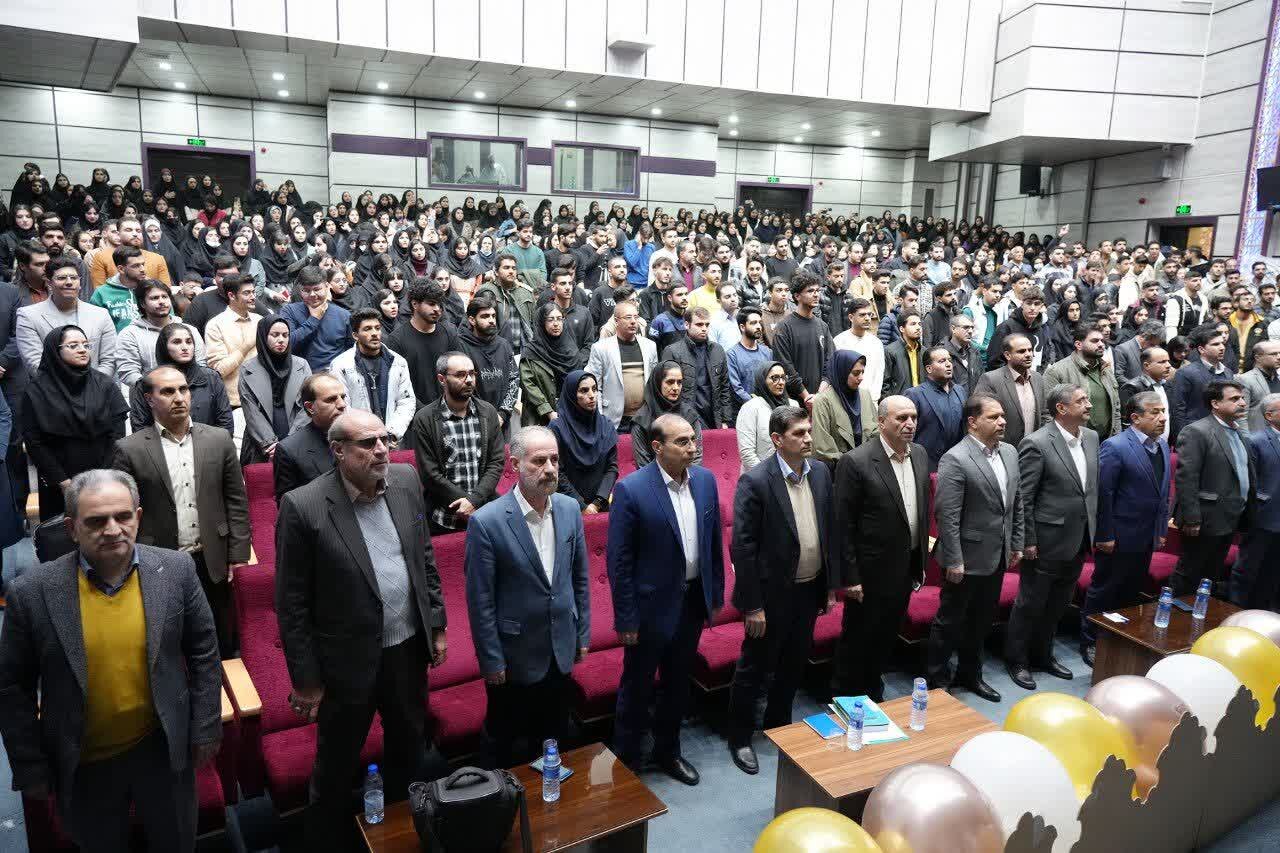 دانشجویان موتور محرکه خودباوری و دفاع از ارزشهای ملی هستند