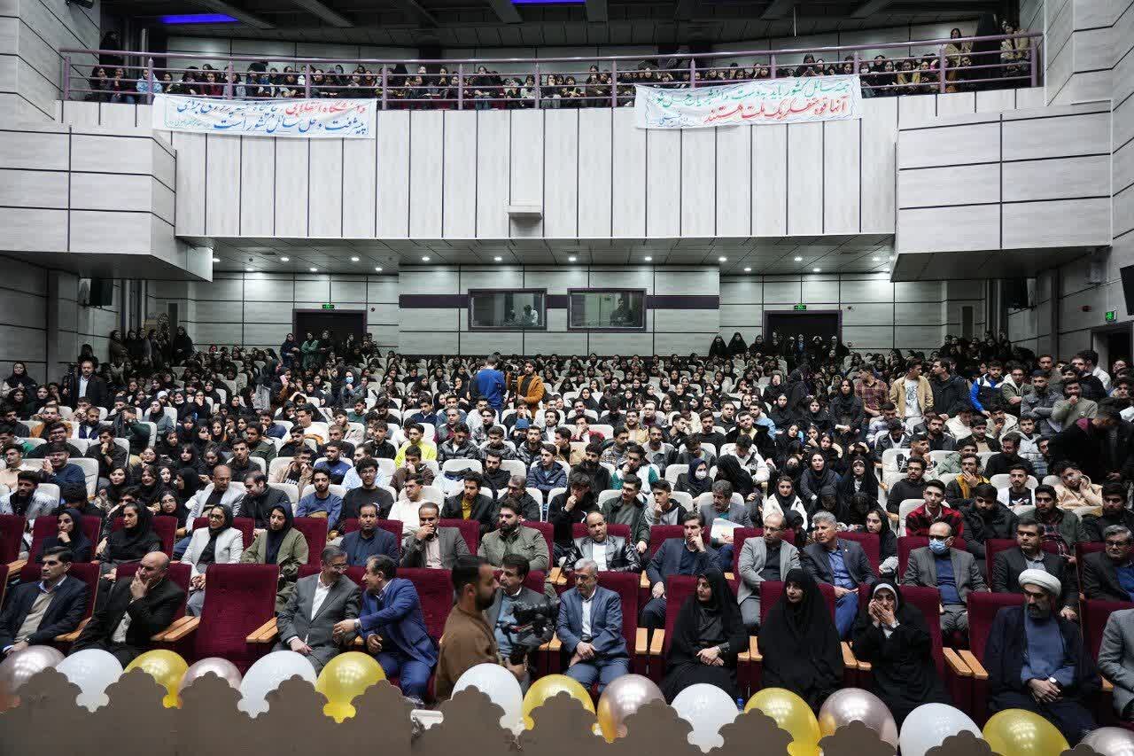 دانشجویان موتور محرکه خودباوری و دفاع از ارزشهای ملی هستند