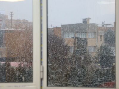 بارش برف در محور فارسان–چلگردو باران در برخی جاده‌های چهارمحال و بختیاری