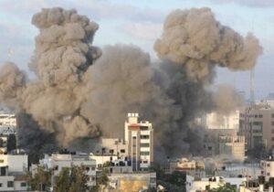 ببینید | حمله اسرائیل به خودرویی در دوراهی العباس در غزه