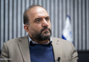 ببینید | حمله یک حقوقدان به صداوسیما روی آنتن زنده: خجالت نمی‌کشید خودتان را با انگلیس مقایسه می‌کنید؟