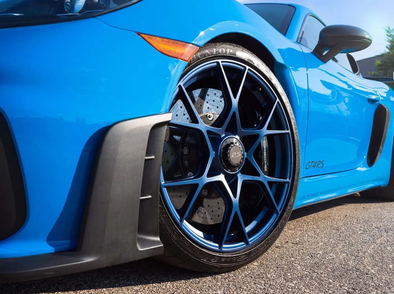 چرا برخی خودروها از ترمزهای سرامیکی استفاده می‌کنند؟