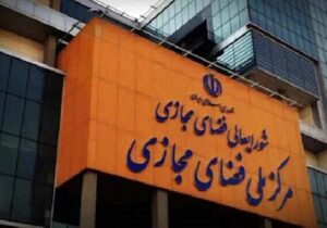 آقای پزشکیان! مدیری که منصوب رئیس جمهور است به چه اجازه ای جلوی دستور شما در باره فیلترینگ را می گیرد و آن را در چاله چوله های اداری می اندازد؟