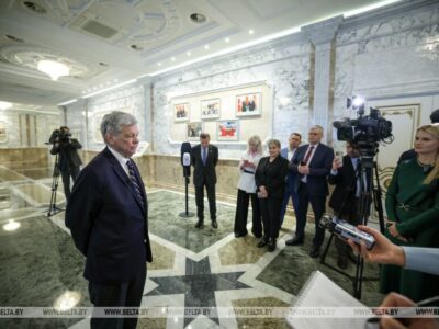 لوکاشنکو هم با ترامپ صلح کرد/ در پی لغو تحریم آمریکا علیه بلاروس، لوکاشنکو ۱۲۳ زندانی سیاسی را آزاد و دیپورت کرد