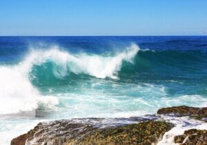 شناورهای سبک، صیادی و تفریحی از رفت و آمد خودداری کنند