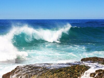 شناورهای سبک، صیادی و تفریحی از رفت و آمد خودداری کنند