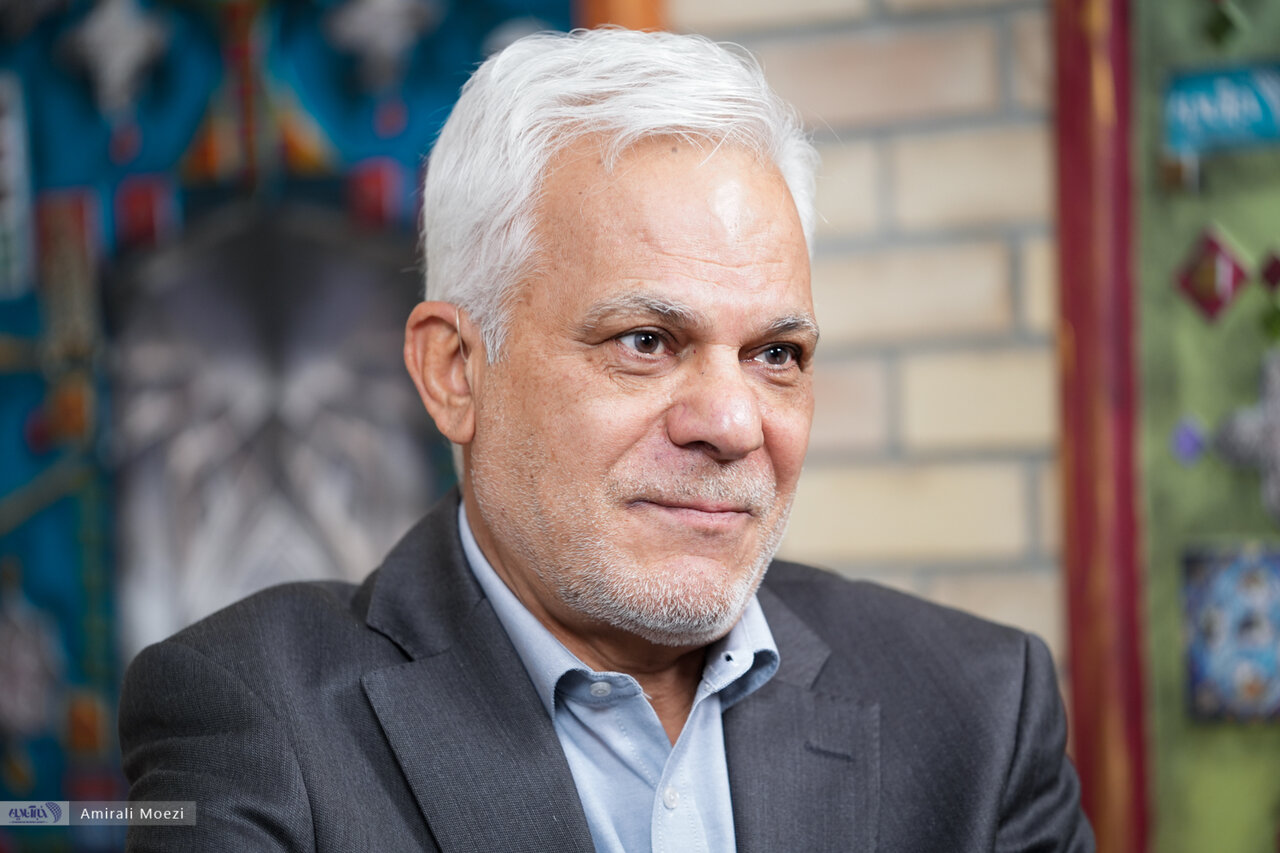 طلایی: از کجا معلوم همان مسئول گزینش خودشان نفوذی نباشند؟/ بنده پولدار بودم/ فرح جزو عوامل کلوپ هواداران شوروی دوران پهلوی است