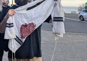 ببینید | لحظه شروع تیراندازی در استرالیا و فرار افراد از محل