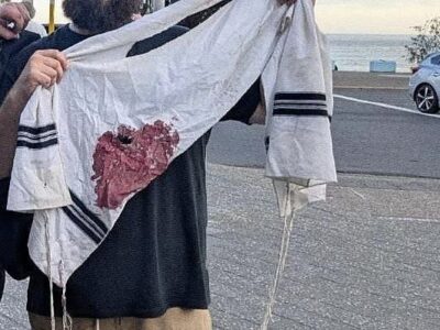 ببینید | لحظه شروع تیراندازی در استرالیا و فرار افراد از محل