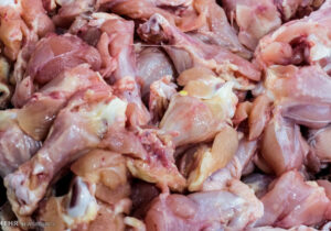 نیمهزار تُن مرغ ناسالم پشت در بازار زنجان متوقف شده است