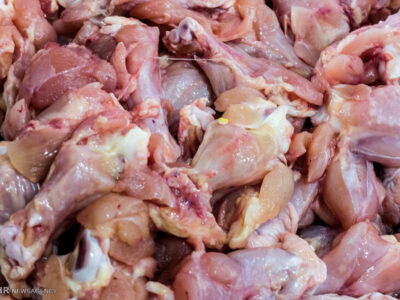 نیمهزار تُن مرغ ناسالم پشت در بازار زنجان متوقف شده است