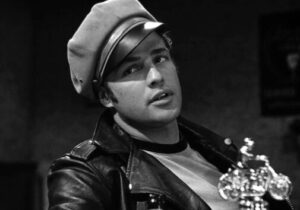 مارلون براندو: اگر ذرهای شجاع بودم خودم را میکشتم/ روی زمین شغلی احمقانهتر از هنرپیشگی نیست/ تبعیض نژادی بهشدت مورد نفرت من است