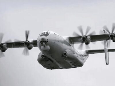 ببینید | هواپیمای آنتونوف روسی قبل از سقوط روی هوا نصف شد