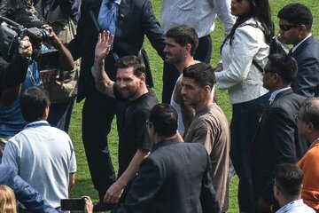 عکس | لیونل مسی در کثیف‌ترین رستوران هند!