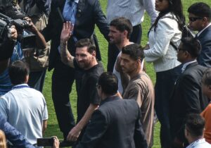 عکس | لیونل مسی در کثیف‌ترین رستوران هند!