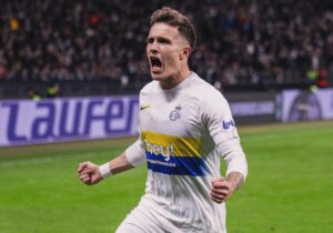 دنیس اکرت مچ کاپیتان تیمملی را خواباند!