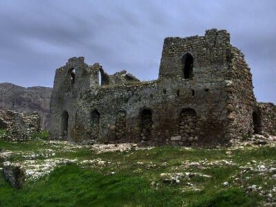 گزارش ویژه: دژ ۲۰۰۰ ساله اسدلیان؛ از تاجگذاری ساسانیان تا طویله احشام!