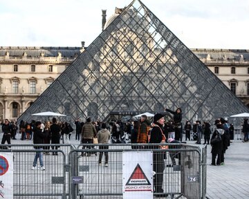 موزه لوور پاریس در آستانه تعطیلی/ کارکنان اعتصاب کردند