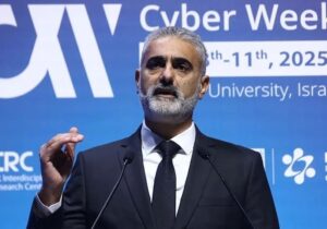 مقام اسرائیلی: نخستین جنگ سایبری تمام‌عیار به زودی در خاورمیانه رخ می‌دهد / یک کلیک می‌تواند یک کشور را زمین‌گیر کند/جنگ آخرالزمانی در راه است؟