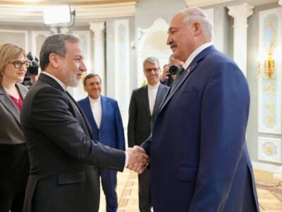 عراقچی با لوکاشنکو دیدار کرد / اهدای تاج گل به کشته شدگان جنگ+ تصاویر