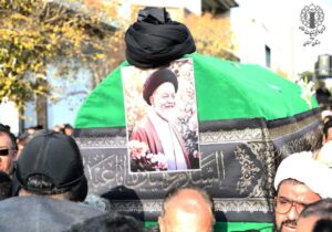 وداع سمنان با پدر معنوی شهر؛ تشییع باشکوه آیتالله سیدمحمد شاهچراغی بر دستان مردم