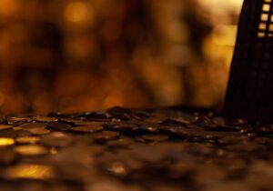 گنجینه طلا، نقره و کهربا از زیر اتوبان بیرون آمد!