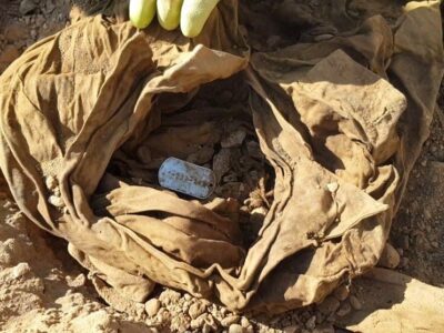 ببینید | لحظه کشف پیکر مطهر دو شهید دوران دفاع مقدس در منطقه چیلات