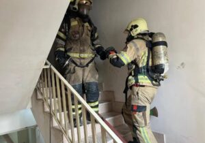 ببینید | آتشسوزی یک ساختمان در دهکده المپیک