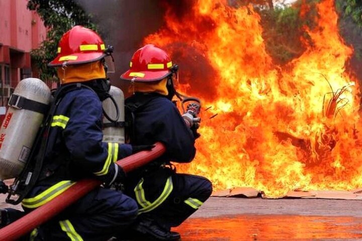 آتشسوزی یک ساختمان چهار طبقه مسکونی در خیابان ولیعصر/ آمار مصدومان آتشسوزی یک ساختمان چهار طبقه مسکونی در خیابان ولیعصر/ آمار مصدومان