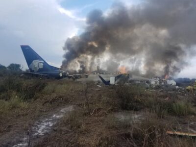 ببینید | اولین تصاویر از سقوط هواپیما در شهر تولوکا مکزیک