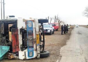 واژگونی مینی‌بوس حامل دانش‌آموزان/ آمار مصدومان