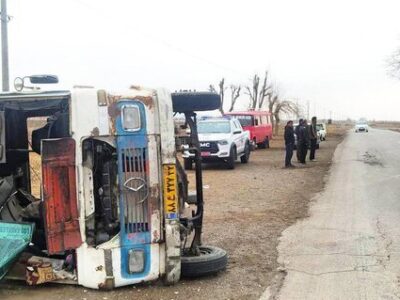 واژگونی مینی‌بوس حامل دانش‌آموزان/ آمار مصدومان