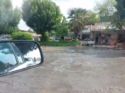 ببینید | افتادن تیر برق در جزیره قشم در اثر باد و بارندگی زیاد