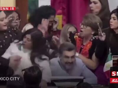 زنان نماینده با یورش به تریبون کنگره موهای یکدیگر را کندند! / فیلم